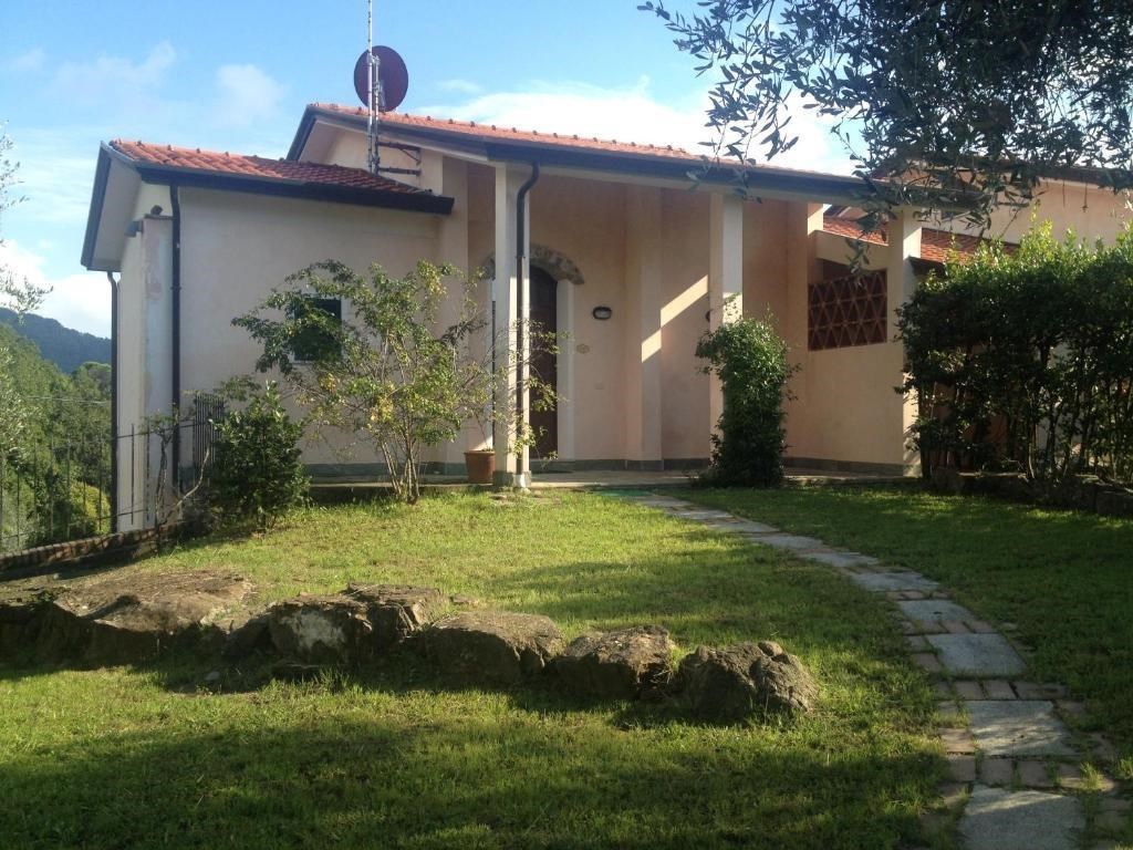 Villa in vendita a Castelnuovo Magra via dei Pini, 9