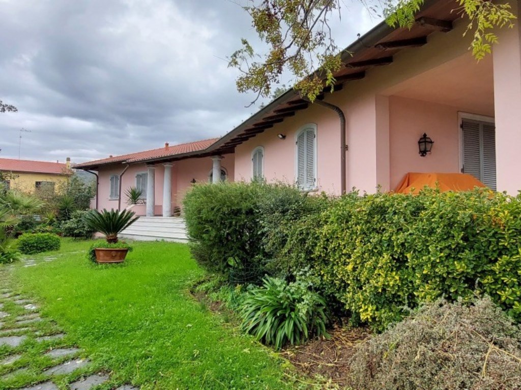 Villa in vendita a Luni via Morucciola, 23bis