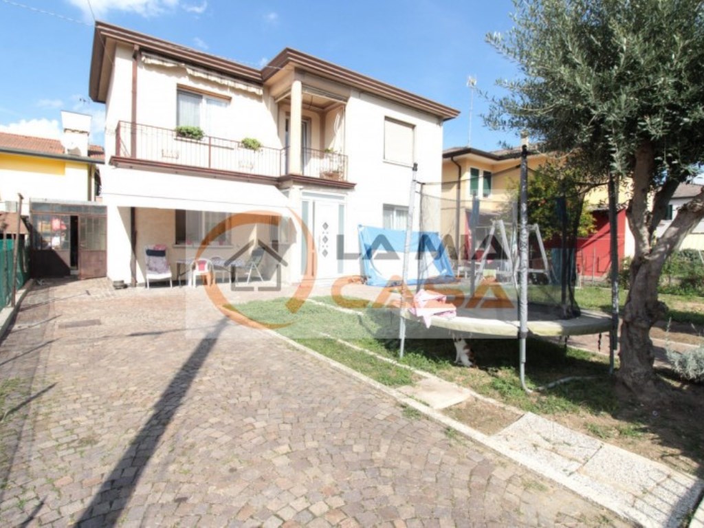 Casa Indipendente in vendita a Padova via Pagano