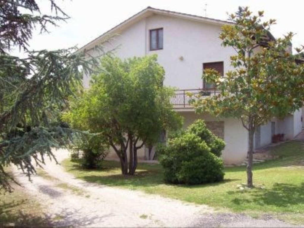 Villa in in vendita da privato a Sant'Angelo in Pontano contrada Passo Sant'Angelo, 16