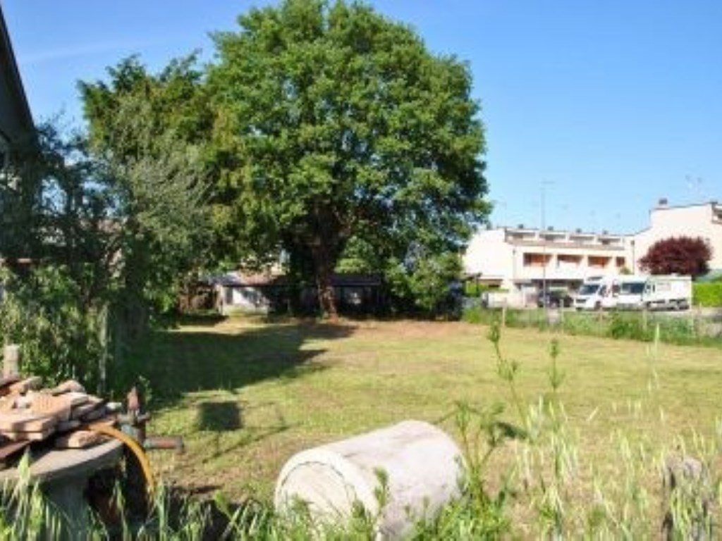 Terreno Residenziale in vendita a Forlì via Trentola, 80