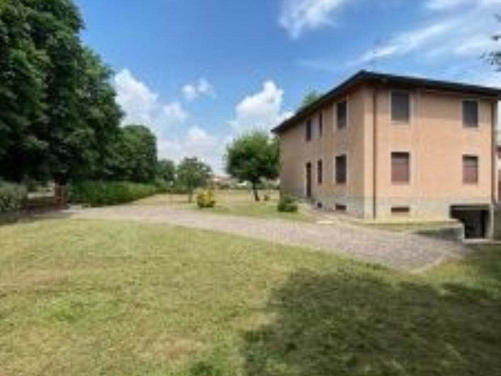 Villa Bifamiliare in in vendita da privato a Caravaggio viale Papa Giovanni xxiii, 43