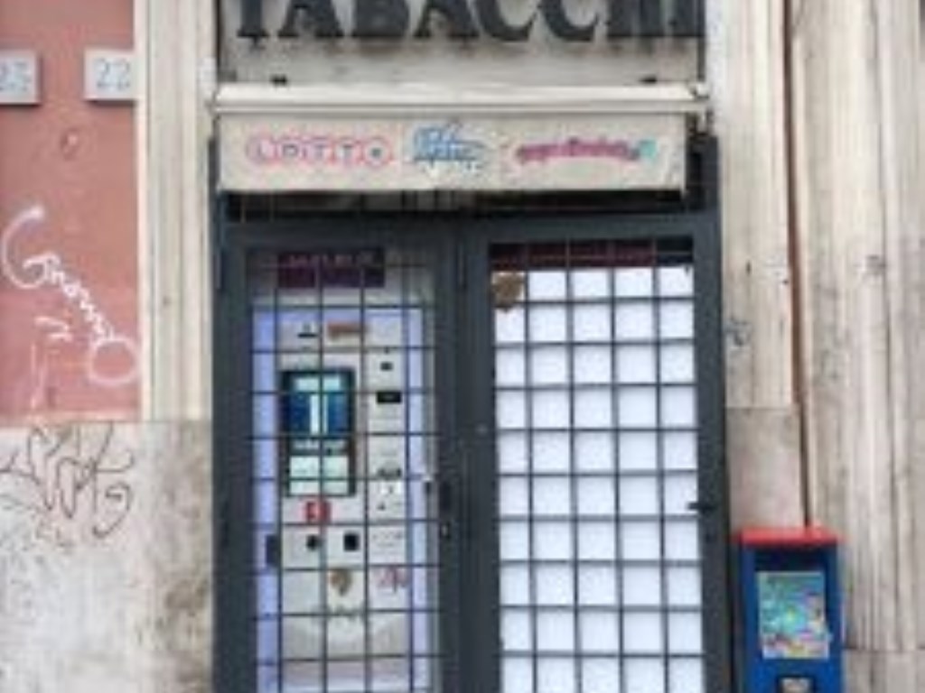 Tabaccheria in in vendita da privato a Roma piazza Ippolito Nievo, 22